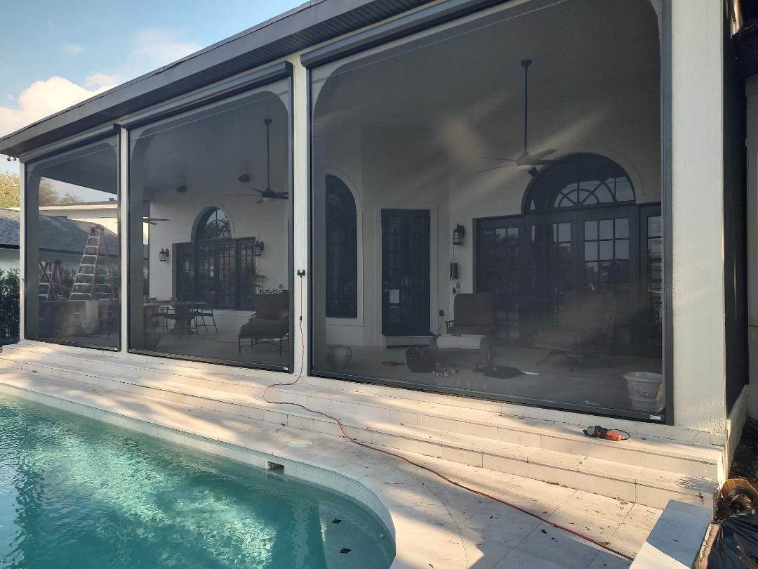 Traditional Screens vs. Retractable Screens in Orlando